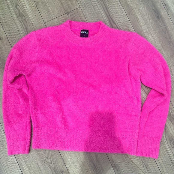 Amazing, brand new, size L sweater!! Please dm me with any questions or offers! - Picture 1 of 4
